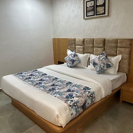 Hotel M Grand Ахмедабад Екстер'єр фото